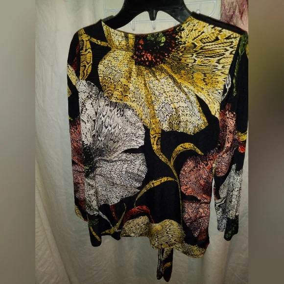 CoCo Bianco multi color graphic design pattern small long sleeve Blouse - Picture 5 of 9